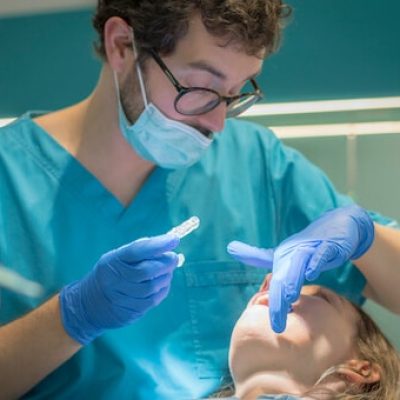 Limpieza dental profesional: elimina placa y sarro que el cepillo no alcanza
